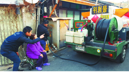 밥상공동체·연탄은행 활동 보니… 에너지빈곤층에 쌀부식난방유도 지원.jpg