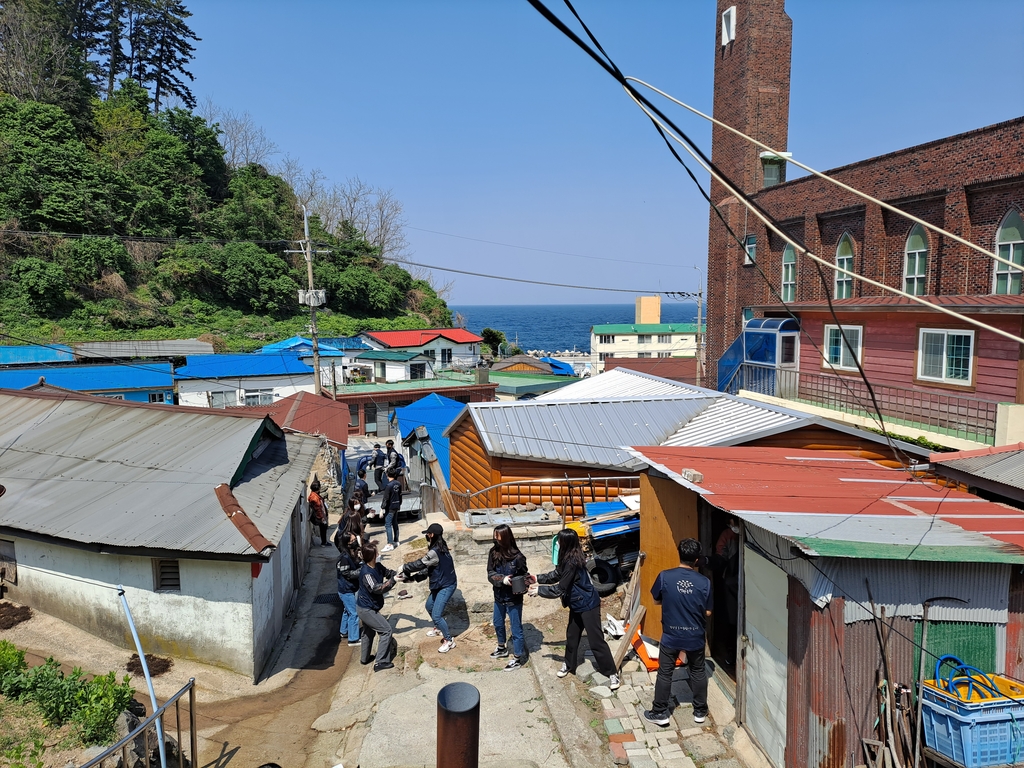 울릉도 연탄나눔사진.jpg